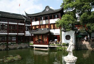 Lake in Yuyuan Garden